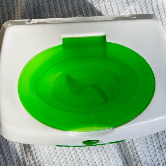 Munchkin baby wet wipe warmer - Picture 2 of 3